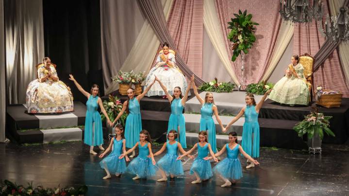 Inés Ramón Aguilella, nueva Reina de la Fira d’Onda 2025, en una proclamación que celebra el orgullo y la tradición