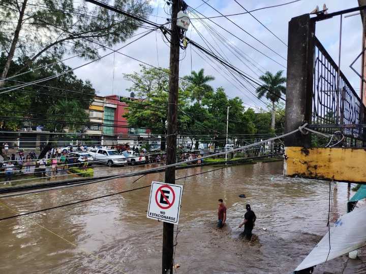 Reportan una persona muerta por derrumbe debido a lluvias en Veracruz