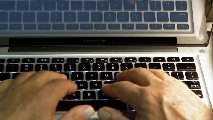 Prisión preventiva para un acusado de defraudar a familiares por $70 millones: usó los datos biométricos del suegro y el cuñado