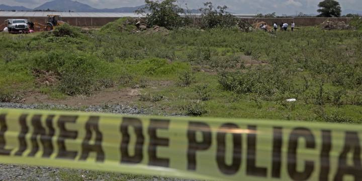 Suman 48 bolsas de restos humanos halladas en fosa clandestina de Zapopan, Jalisco