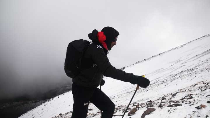 Kilian Jornet enfila la recta final de su reto tras un cuatromil a 20 grados bajo cero