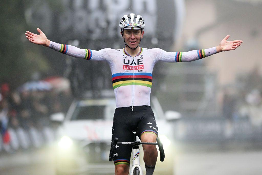Tadej Pogačar hace historia en el Giro de Lombardía 2025 y recibe felicitación de Eddy Merckx