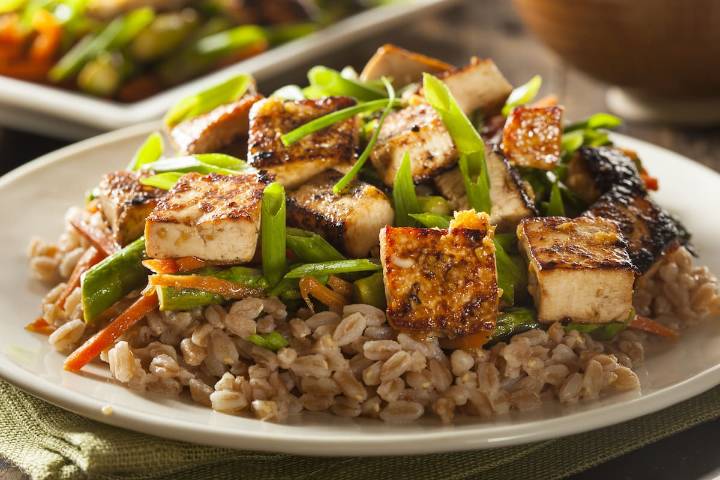 Este arroz tiene más vitaminas y minerales que el blanco