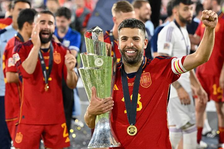 Jordi Alba anuncia su retirada
