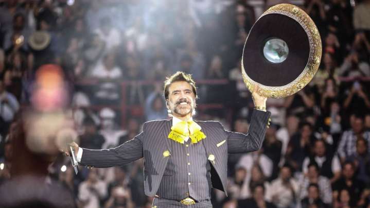 Alejando Fernández Estrena Marca de Ropa, Te Decimos en Dónde Puedes Comprarla