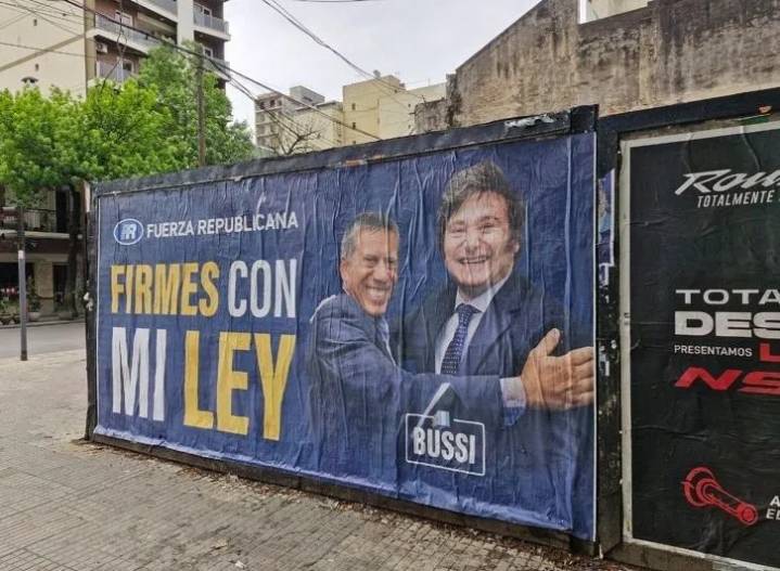 Ordenaron a Fuerza Republicana retirar las publicidades con la imagen de Milei