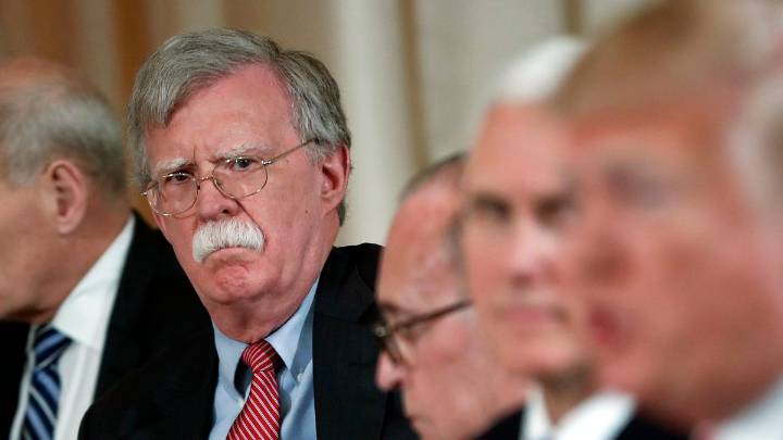 Acusan al ex asesor John Bolton de almacenar en su casa registros ultrasecretos del gobierno de EEUU