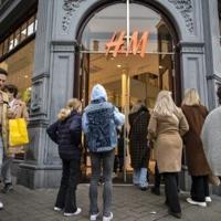 Stung by high costs, Dutch board 'shopbus' to cheaper Germany