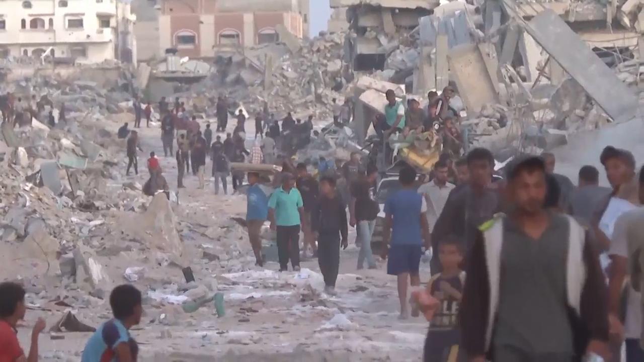 Palestinians still struggle to get aid while the ceasefire holds for the third day in Gaza