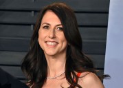 MacKenzie Scott establece donación récord de $42 millones para apoyar a la educación