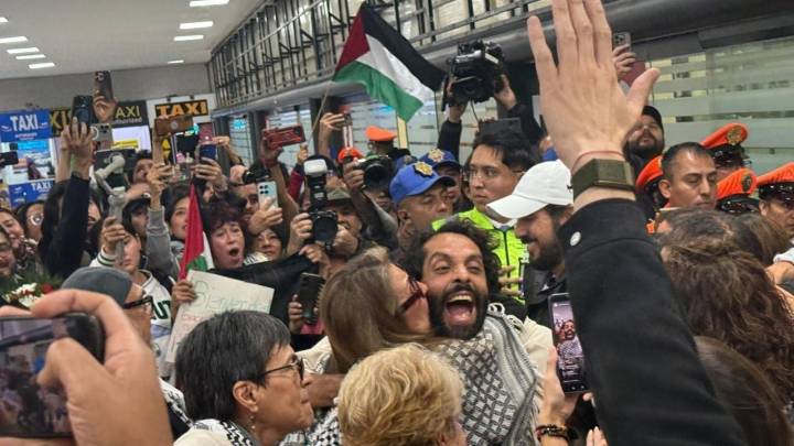 Regresan a México los seis integrantes de la Flotilla Sumud tras su detención en Israel