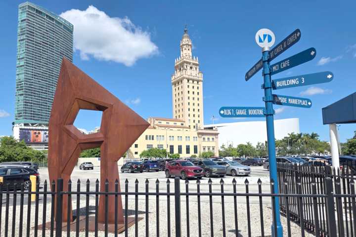Una nueva demanda combate el regalo de un terreno de Florida para la biblioteca de Trump