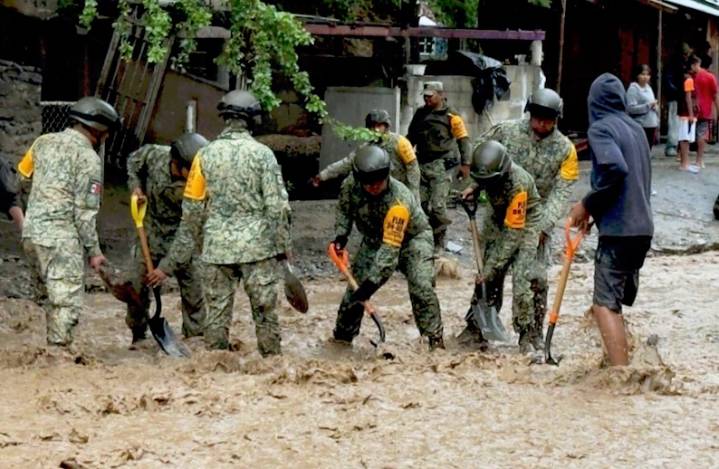 Suman 48 muertos y miles de damnificados por lluvias