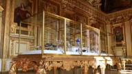 Ladrones del Museo del Louvre siguen libres