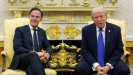 Trump critica de nuevo a España por no aumentar el gasto en defensa: "No juega en equipo"