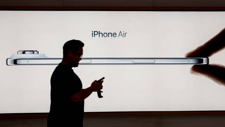 Apple gets upgraded by Loop Capital, which says iPhone adoption is about to take another leg higher