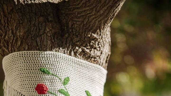 FOTOGALERÍA | 'El arte en los árboles', por la Asociación de Ganchilleras de María Auxiliadora de Mérida