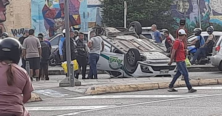 Grave accidente de tránsito en el puente de la Novena: vehículo terminó volcado en Bucaramanga
