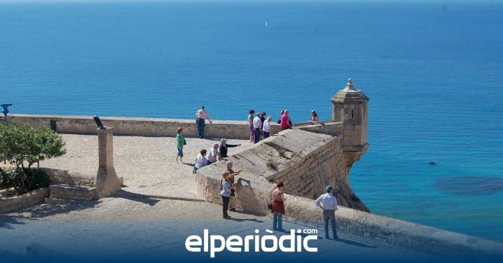 Pánico en los accesos al Castillo de Santa Bárbara de Alicante: un joven armado con una pistola siembra el terror