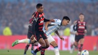 Flamengo se quedó con 10 y Racing sueña con la remontada