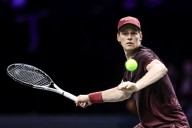 Sinner avanza firme en París tras vencer a Cerúndolo