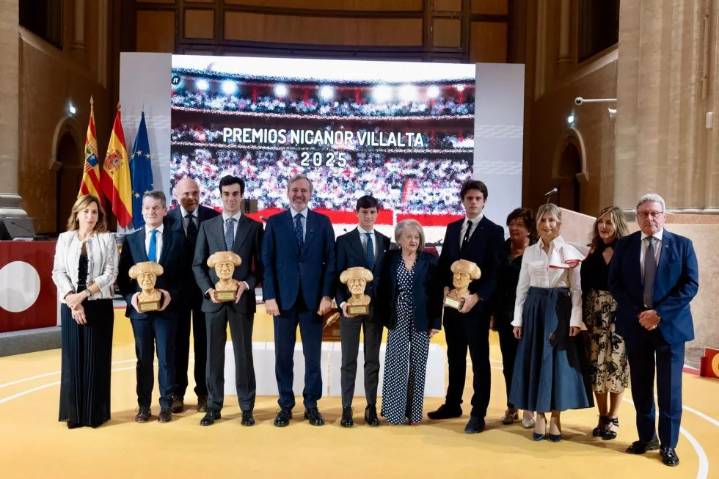 Tomás Rufo recoge el Premio "Nicanor Villalta" por su faena en Huesca