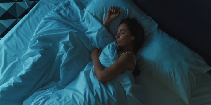 Si tienes la menopausia, estos son los tres consejos que da un experto para poder dormir mejor: “Tu cuerpo está cambiando”