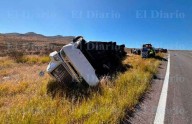 Vuelca tráiler con 30 toneladas de algodón en la libre a Juárez