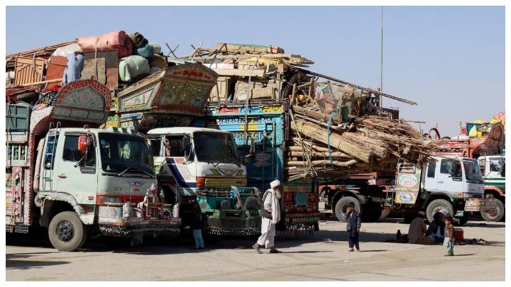 Pakistan resumes Afghan transit trade after 10