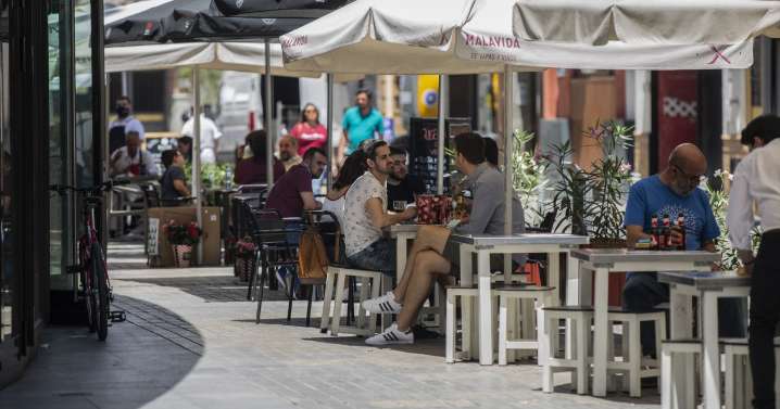 Las ensaladillas y los montaditos ‘toman’ el Paseo de Colón de Sevilla: programa, fechas y horarios