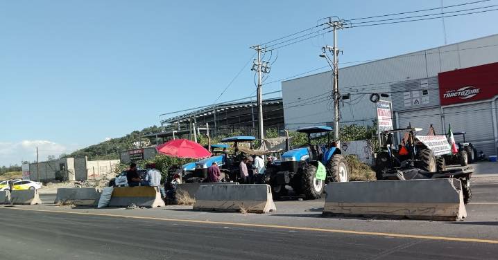 Sugieren autoridades buscar alternativas viales ante bloqueos en 33 puntos carreteros