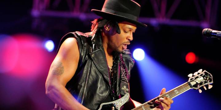 Watch Live: Mentor of D’Angelo to join 12 On Your Side+