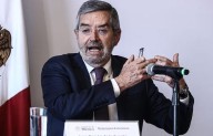 Canciller De la Fuente llama a la calma tras ruptura comercial de Trump con Canadá