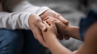 Nuevas ayudas para familias acogedoras: hasta 2.000 euros al mes desde 2026