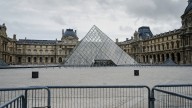 La dirección del Louvre defiende la calidad de las vitrinas rotas en el robo