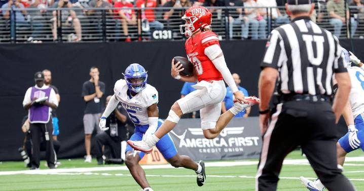 Colandrea scores on 19-yard TD run with 36 seconds left, lifts undefeated UNLV past Air Force 51