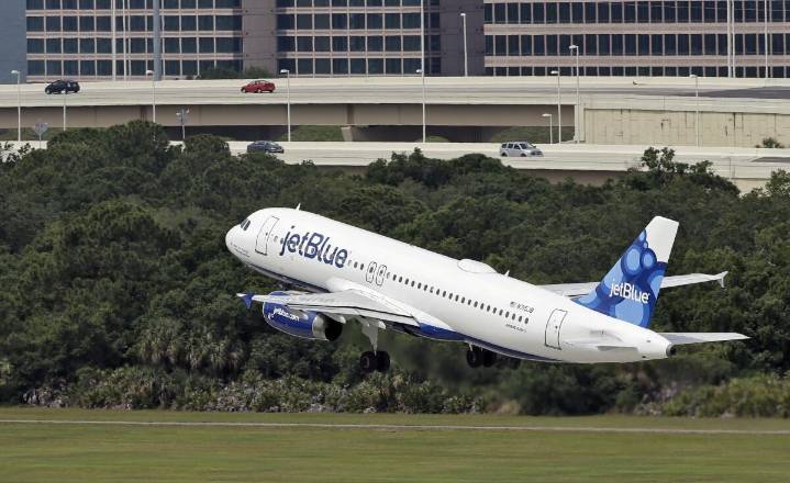 ¡Casi termina en tragedia! Vuelo de JeBlue Airways procedente de Cancún sufre aterrizaje de emergencia; se reportan varios heridos