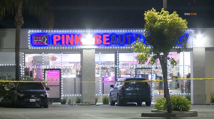 Woman shoots, kills man threatening violence inside Los Angeles store