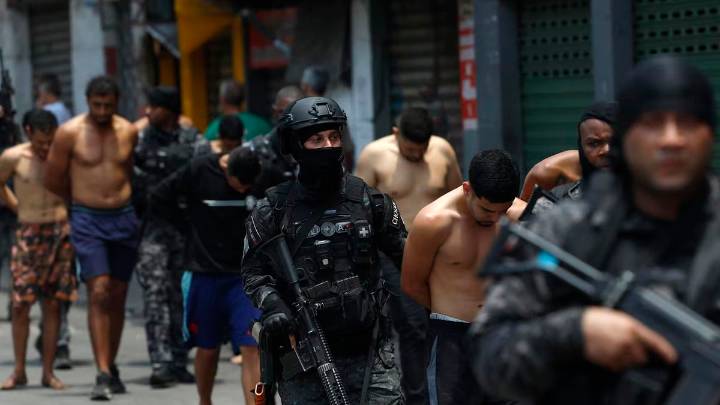 Guerra contra narcos en Río de Janeiro: al menos 64 muertos
