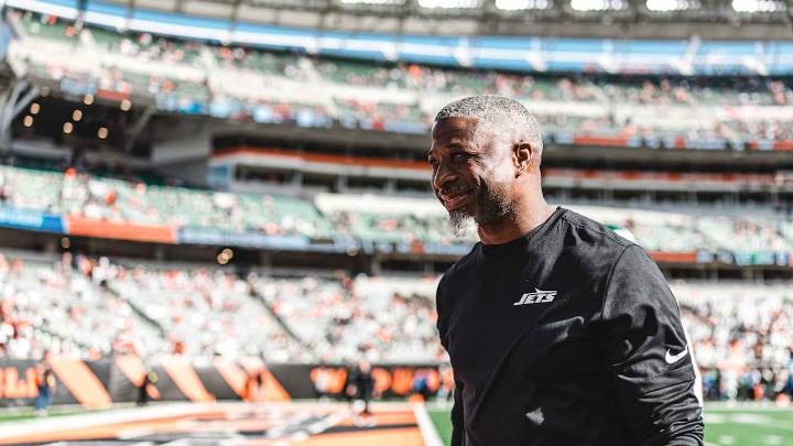 Aaron Glenn After Jets Roar Back, Beat Bengals for Win No. 1: 'I'm Proud of the Way We Fought'