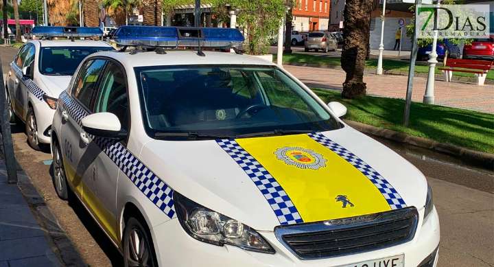 Un joven herido tras empotrarse contra una palmera en Don Benito