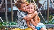 Por qué ser hermano mayor o menor puede afectar la inteligencia, según expertos