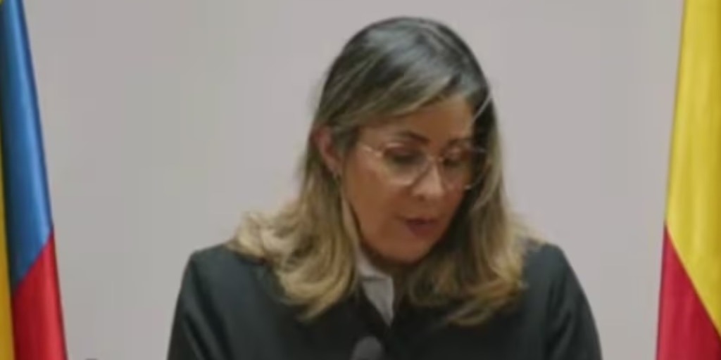 Denuncian a la jueza que condenó a Uribe por supuesta “postura política” en su fallo