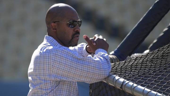 Ex-Astros manager throws hat in Angels managerial ring