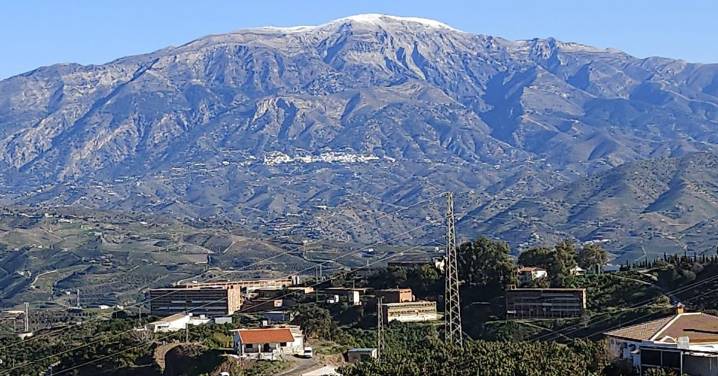 Así son las rutas de senderismo más espectaculares de Málaga: vistas al mar desde más de 2.000 metros