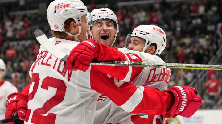 'We're playing good hockey': Wings win third straight, top Kings in shootout