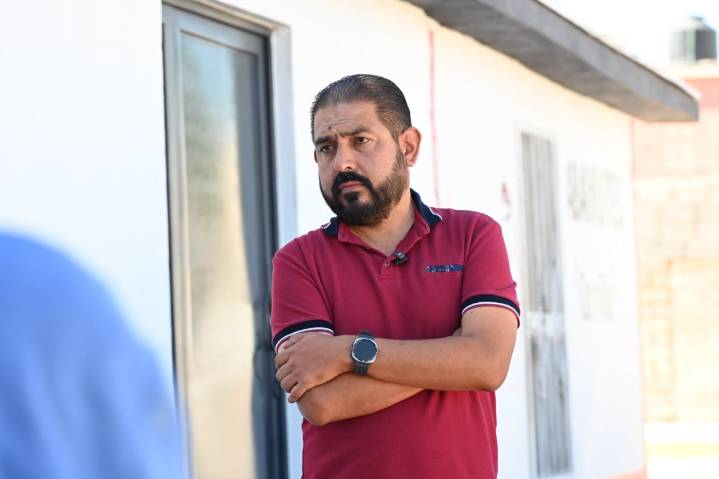 Pide Hugo González definición de César Komaba ante señalamientos por doble función