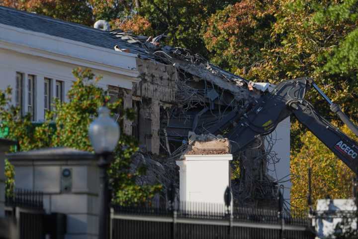Trump tries to cover up White House demolition