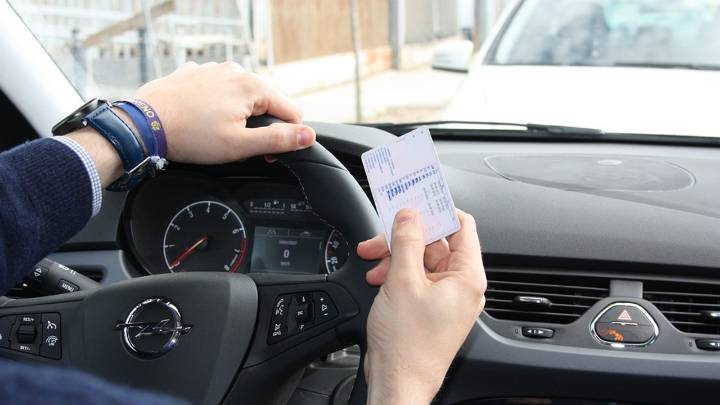 Carnet de conducir desde los 17 años: cuándo puede entrar en vigor en España