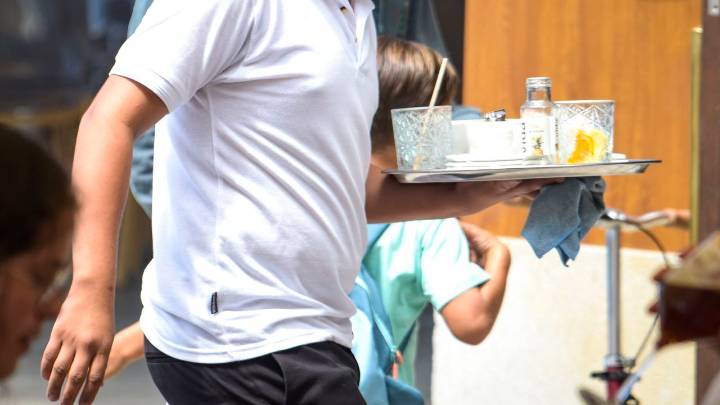 La hostelería gallega absorbió tres de cada diez contratos a trabajadores extranjeros formalizados en el 2024